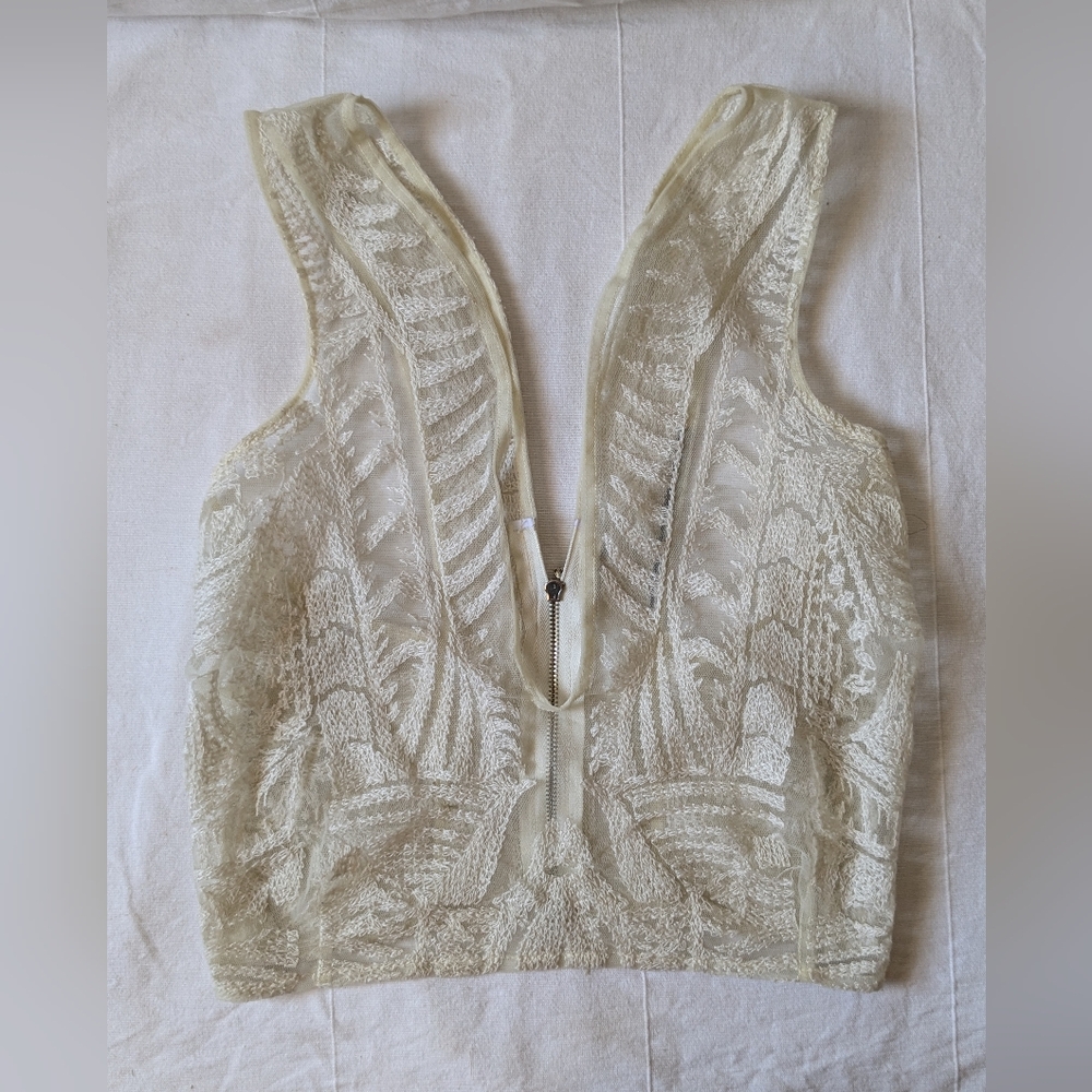 Gorgeous & Elegant Vintage Lace Sleeveless Crop Top